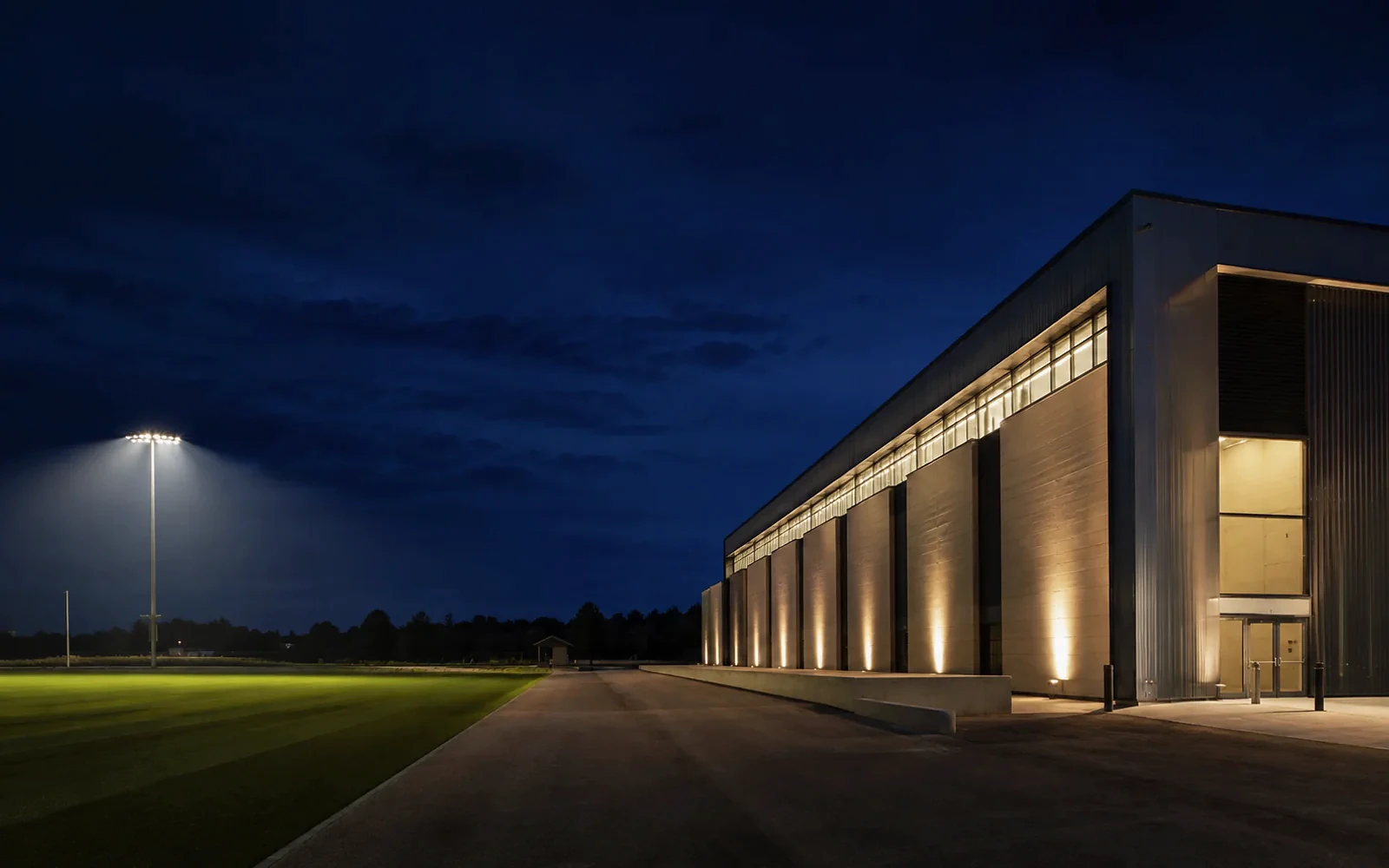 Facade floodlighting reference scene